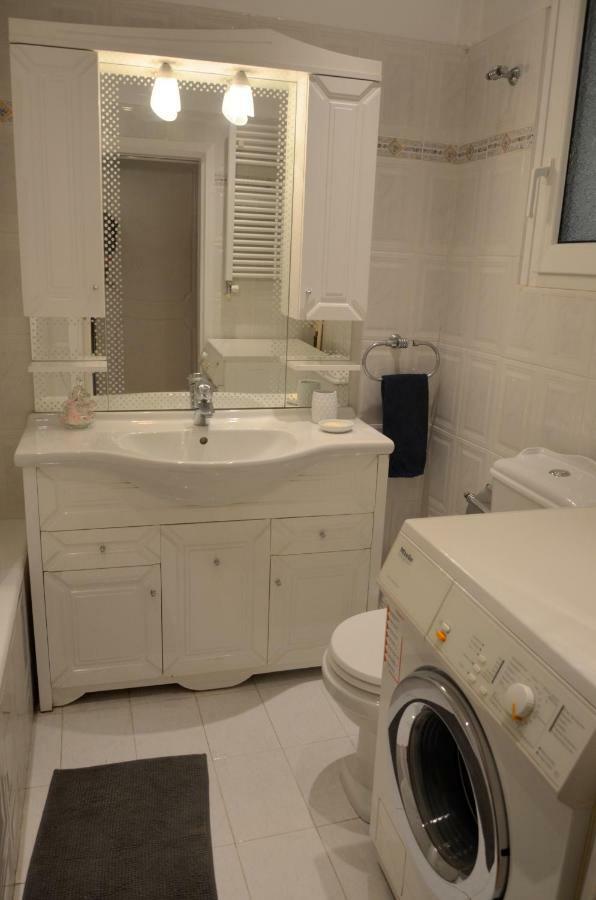 Retro Apartment At Trendy Exarcheia Афіни Екстер'єр фото